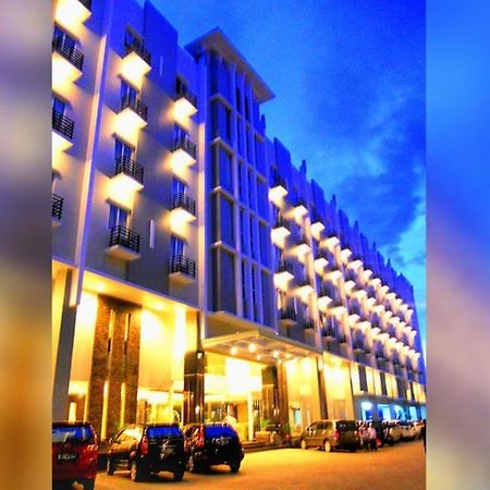 Orchardz Hotel Ayani Pontianak Buitenkant foto