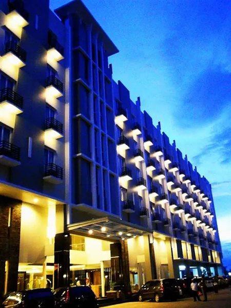 Orchardz Hotel Ayani Pontianak Buitenkant foto