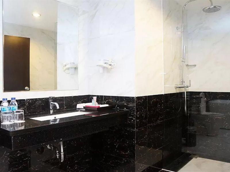 Orchardz Hotel Ayani Pontianak Buitenkant foto