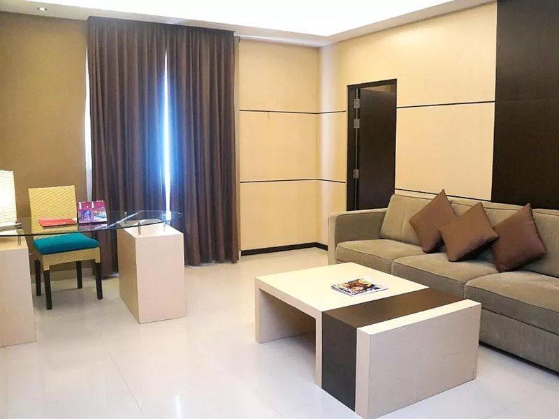 Orchardz Hotel Ayani Pontianak Buitenkant foto