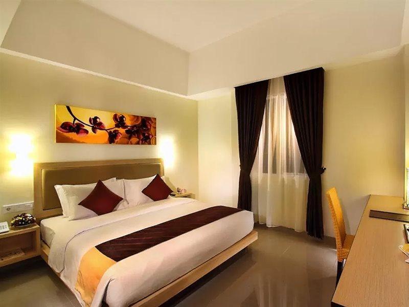 Orchardz Hotel Ayani Pontianak Buitenkant foto