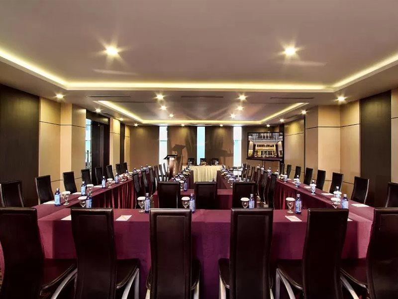 Orchardz Hotel Ayani Pontianak Buitenkant foto