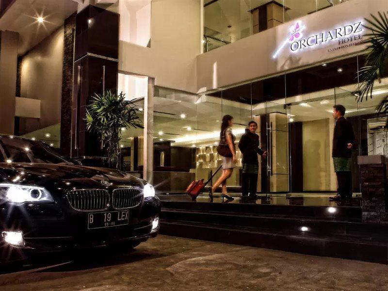 Orchardz Hotel Ayani Pontianak Buitenkant foto