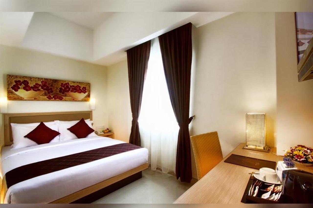 Orchardz Hotel Ayani Pontianak Buitenkant foto