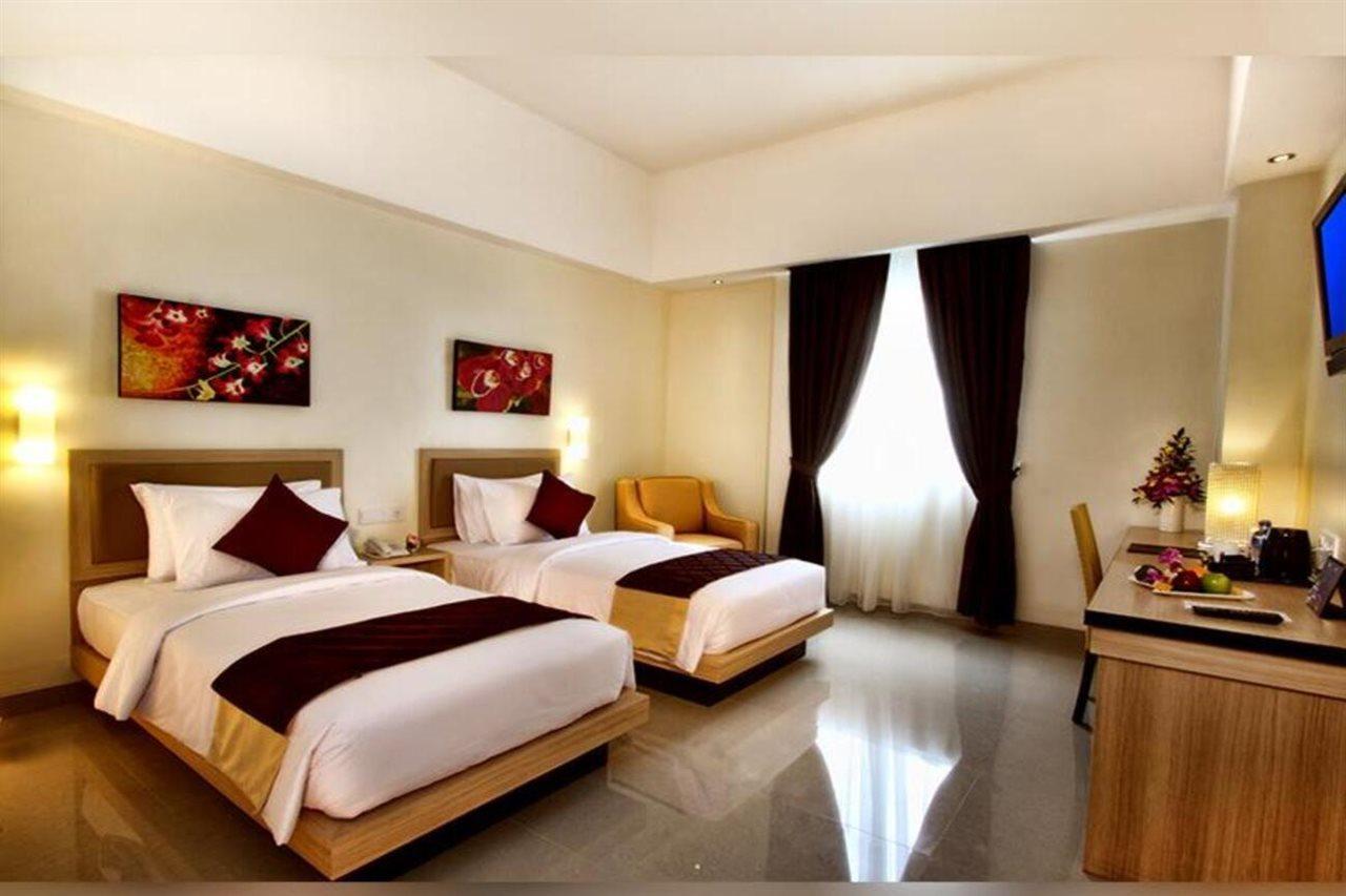 Orchardz Hotel Ayani Pontianak Buitenkant foto