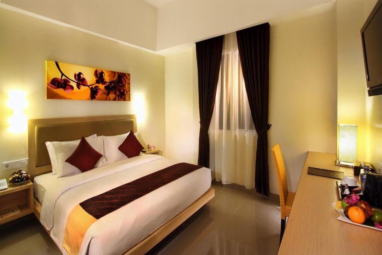 Orchardz Hotel Ayani Pontianak Buitenkant foto