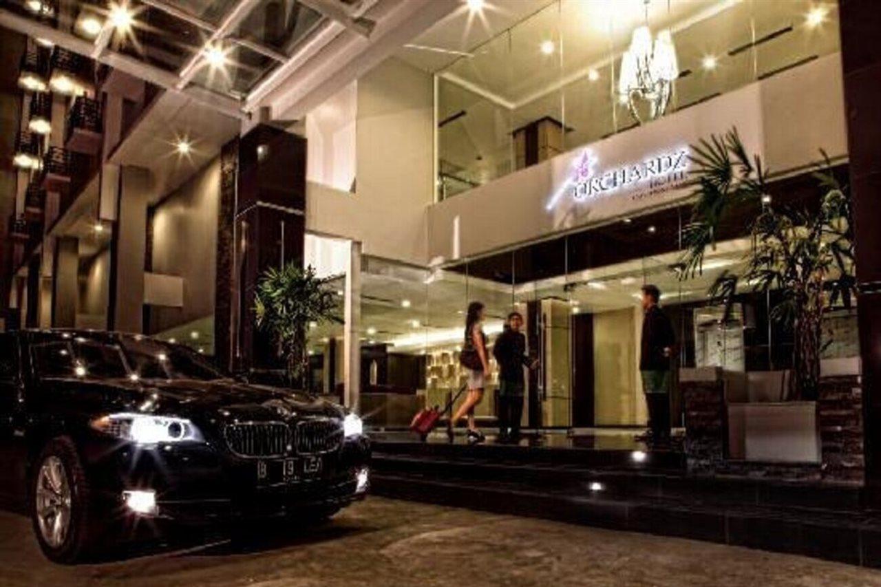 Orchardz Hotel Ayani Pontianak Buitenkant foto