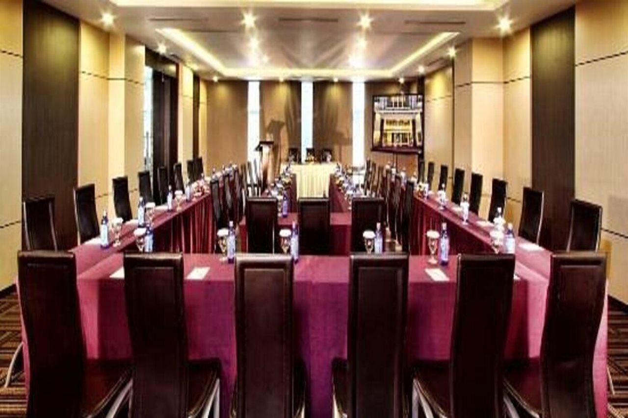 Orchardz Hotel Ayani Pontianak Buitenkant foto