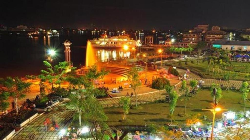 Orchardz Hotel Ayani Pontianak Buitenkant foto