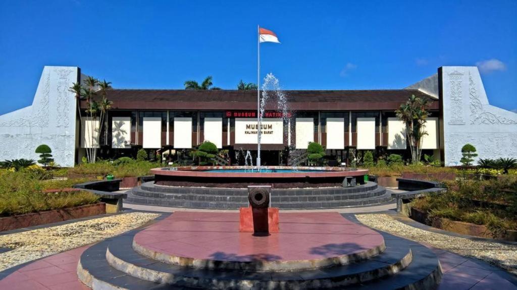 Orchardz Hotel Ayani Pontianak Buitenkant foto