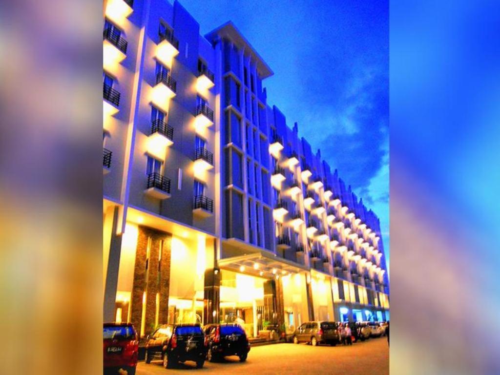Orchardz Hotel Ayani Pontianak Buitenkant foto
