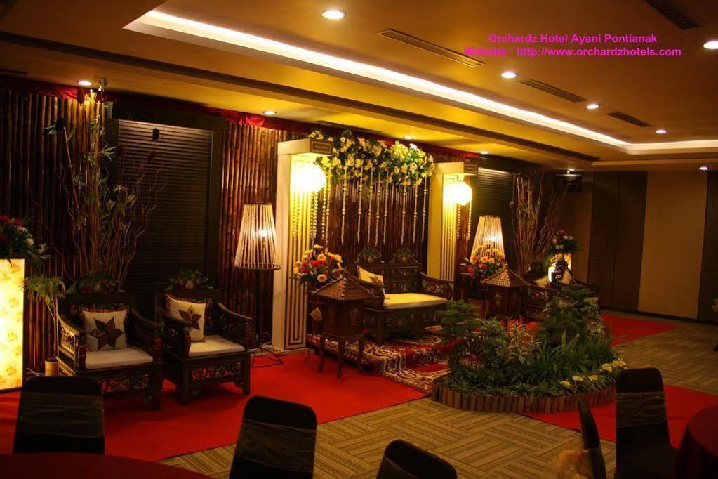Orchardz Hotel Ayani Pontianak Buitenkant foto