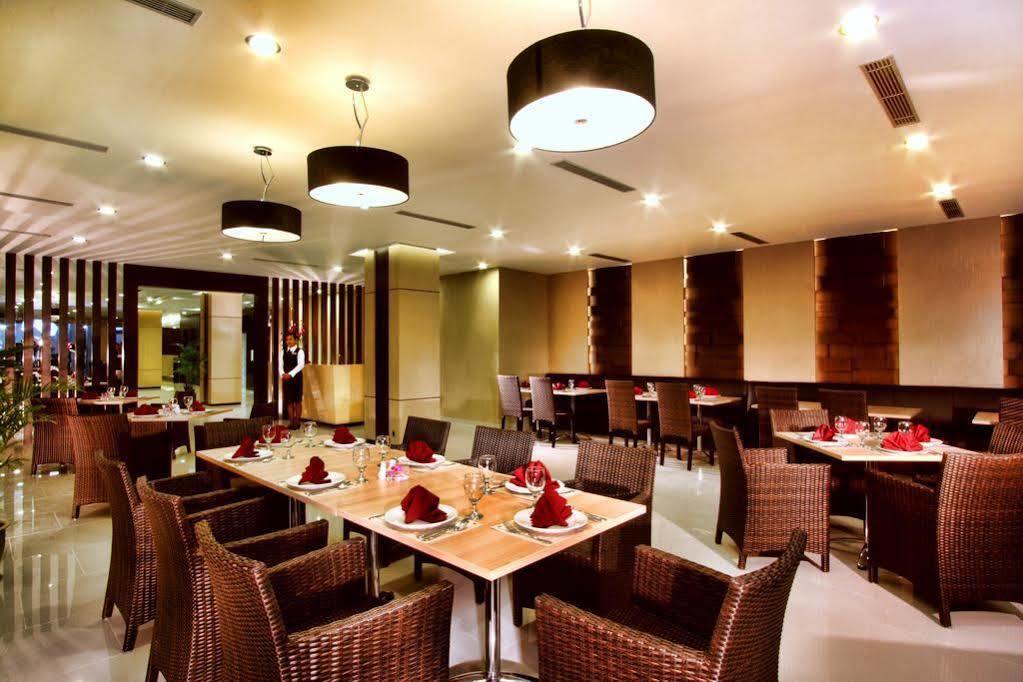 Orchardz Hotel Ayani Pontianak Buitenkant foto