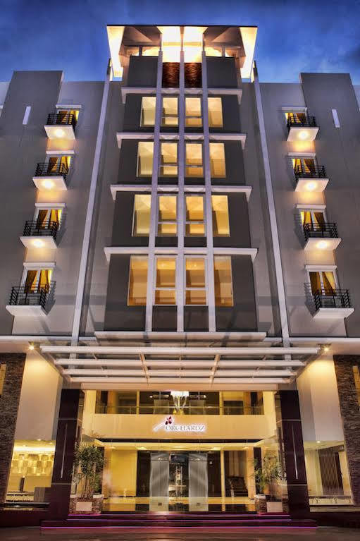 Orchardz Hotel Ayani Pontianak Buitenkant foto