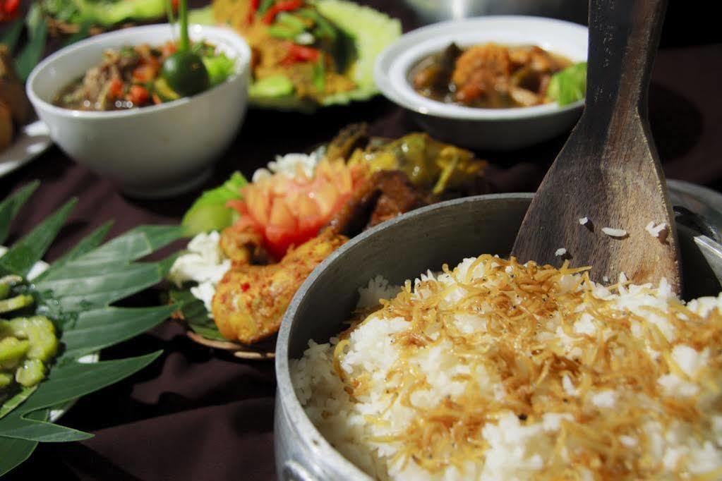 Orchardz Hotel Ayani Pontianak Buitenkant foto