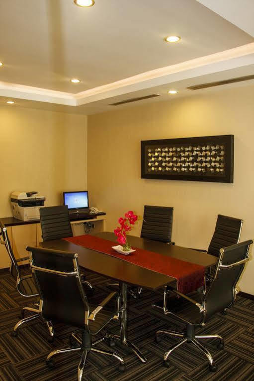 Orchardz Hotel Ayani Pontianak Buitenkant foto