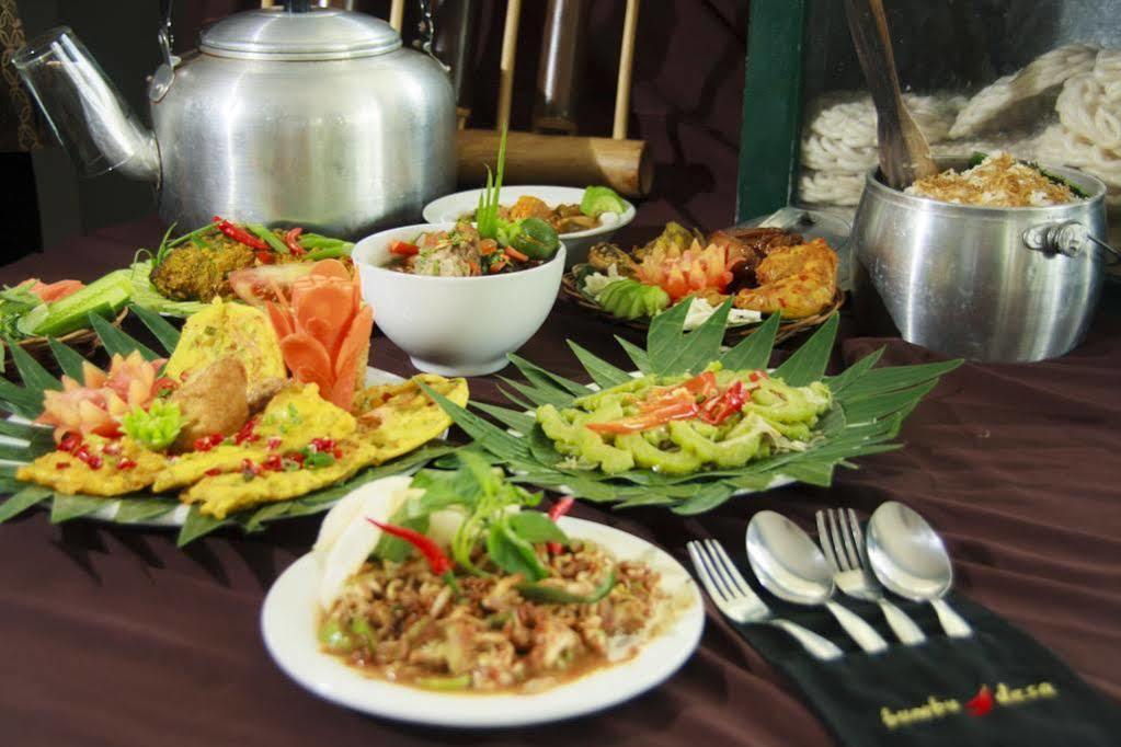Orchardz Hotel Ayani Pontianak Buitenkant foto
