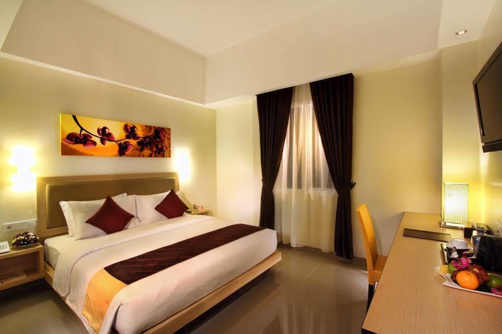 Orchardz Hotel Ayani Pontianak Buitenkant foto