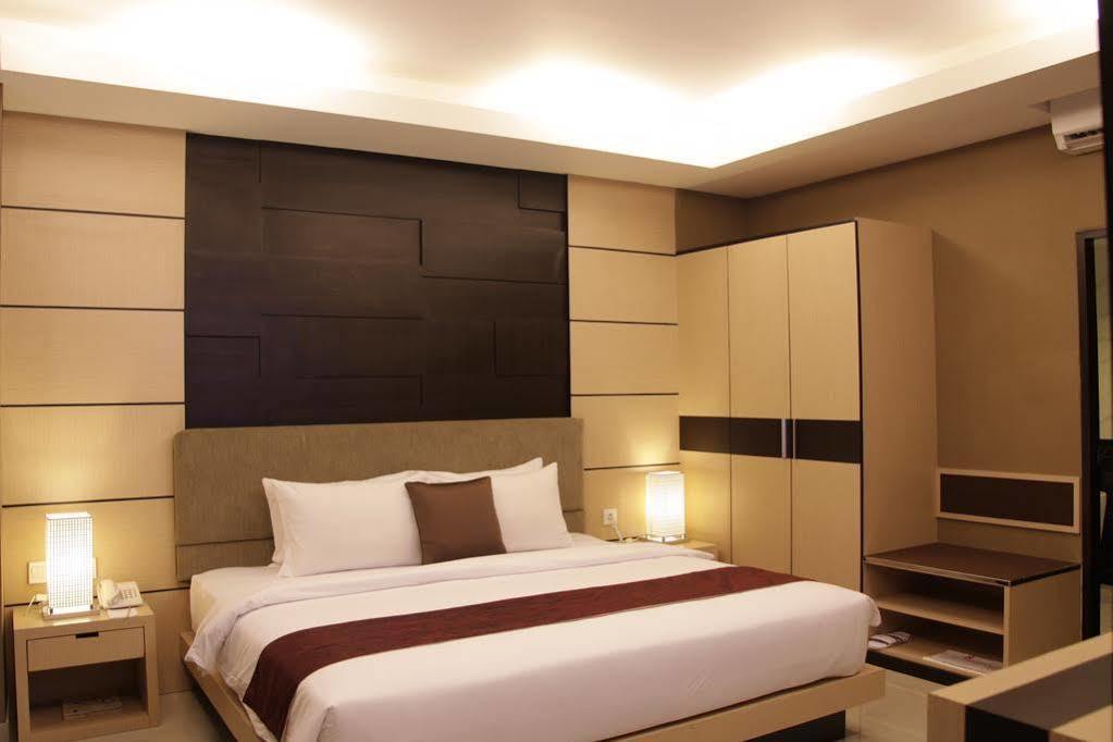 Orchardz Hotel Ayani Pontianak Buitenkant foto