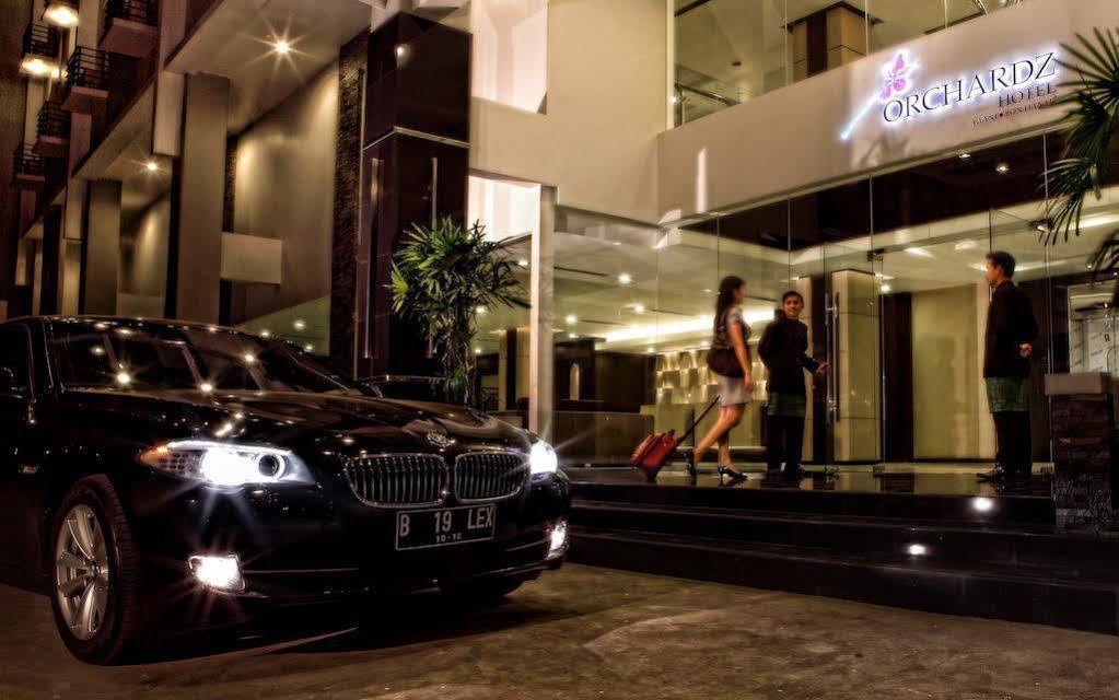 Orchardz Hotel Ayani Pontianak Buitenkant foto